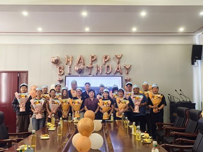 温情七月 同心逐光　----看球举办教职工集体生日会